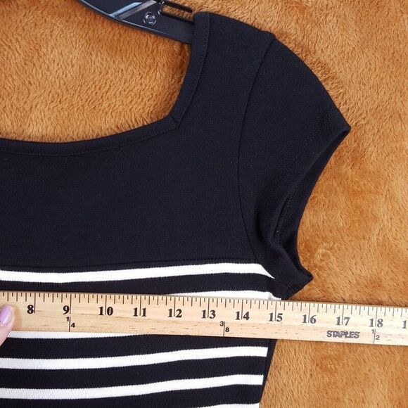 FRENCH CONNECTION Fit Flare Dress Womens Size 6 Black Stripe Cut Out Pleated - Picture 6 of 8